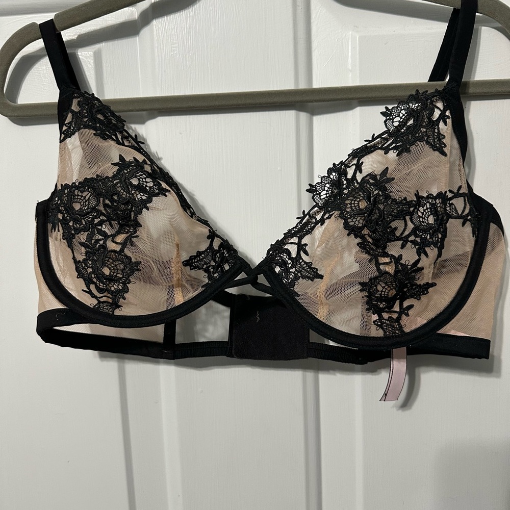 Victoria’s Secret Very Sexy collection unlined bra. 36DD. Black.  Never worn.